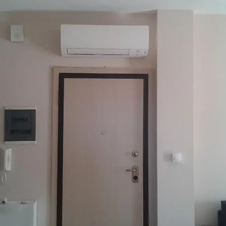 Apartment Theano