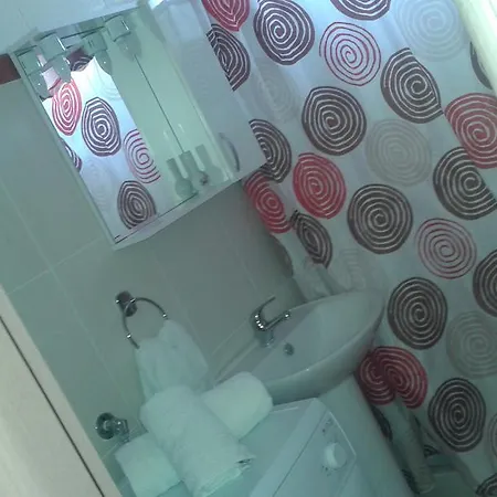 Apartment Theano